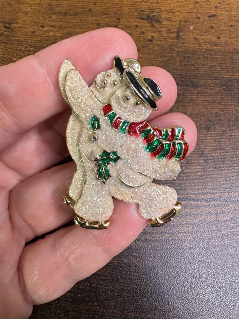 💚4/$20 Vintage Cream Glitter Snowmen Couple Skating Brooch with Red Green Scarf